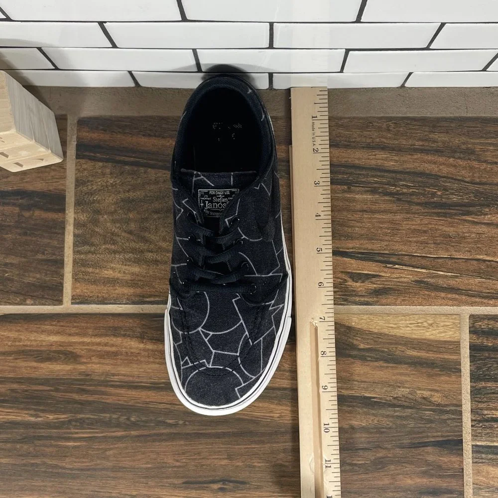 Nike SB Stefan Janoski Youth Boy's Size 3Y Shoes Black Canvas Skate Sneakers